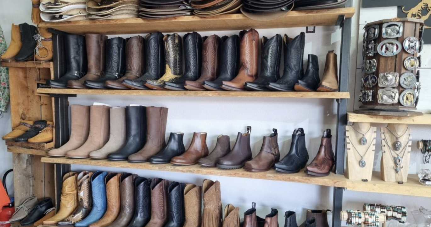 La botte camarguaise : L'élégance rustique et la résistance du "cowboy" du sud