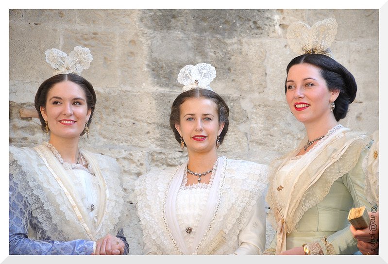 Le rôle de la Reine d'Arles dans la préservation des traditions camarguaises