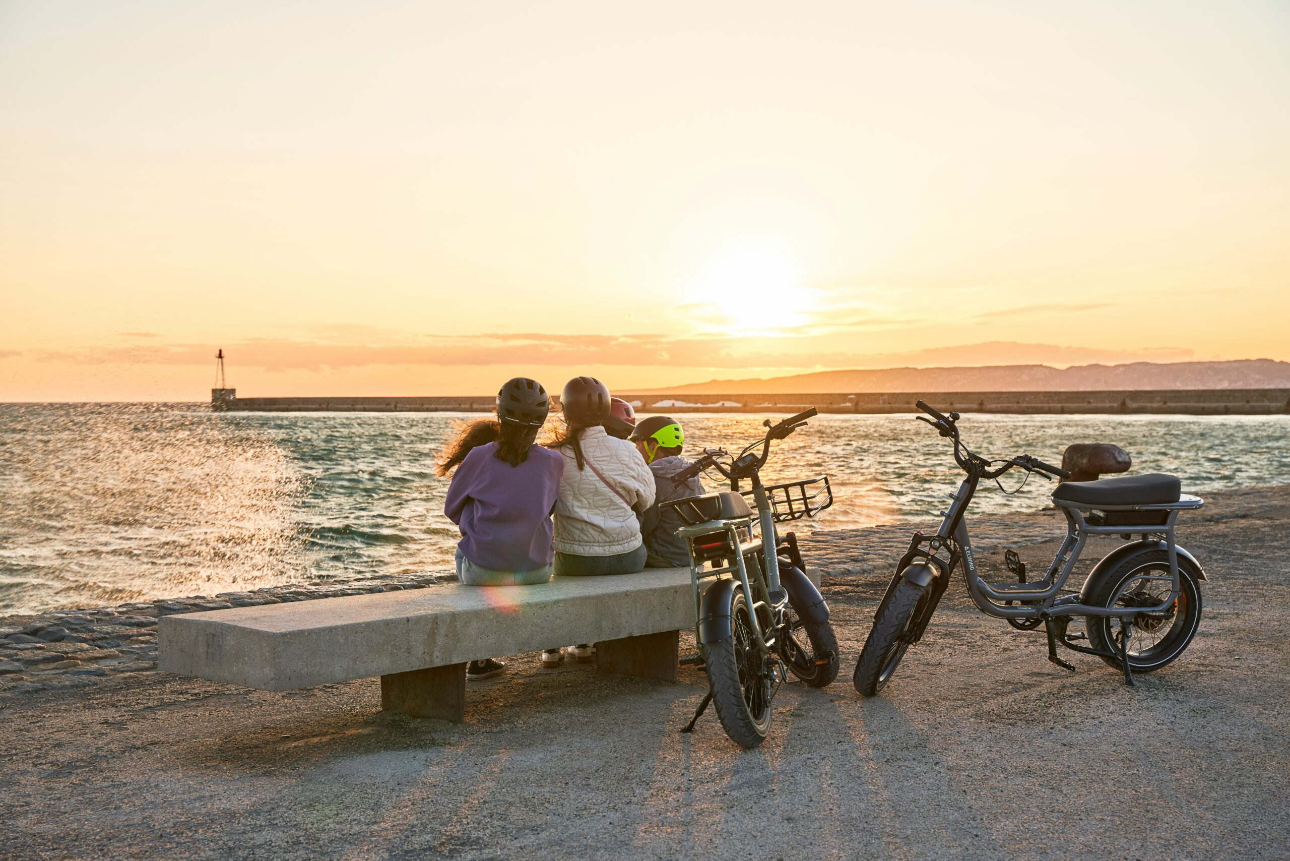 Illustration d'une balade à velo sur la plage au grau du roi.